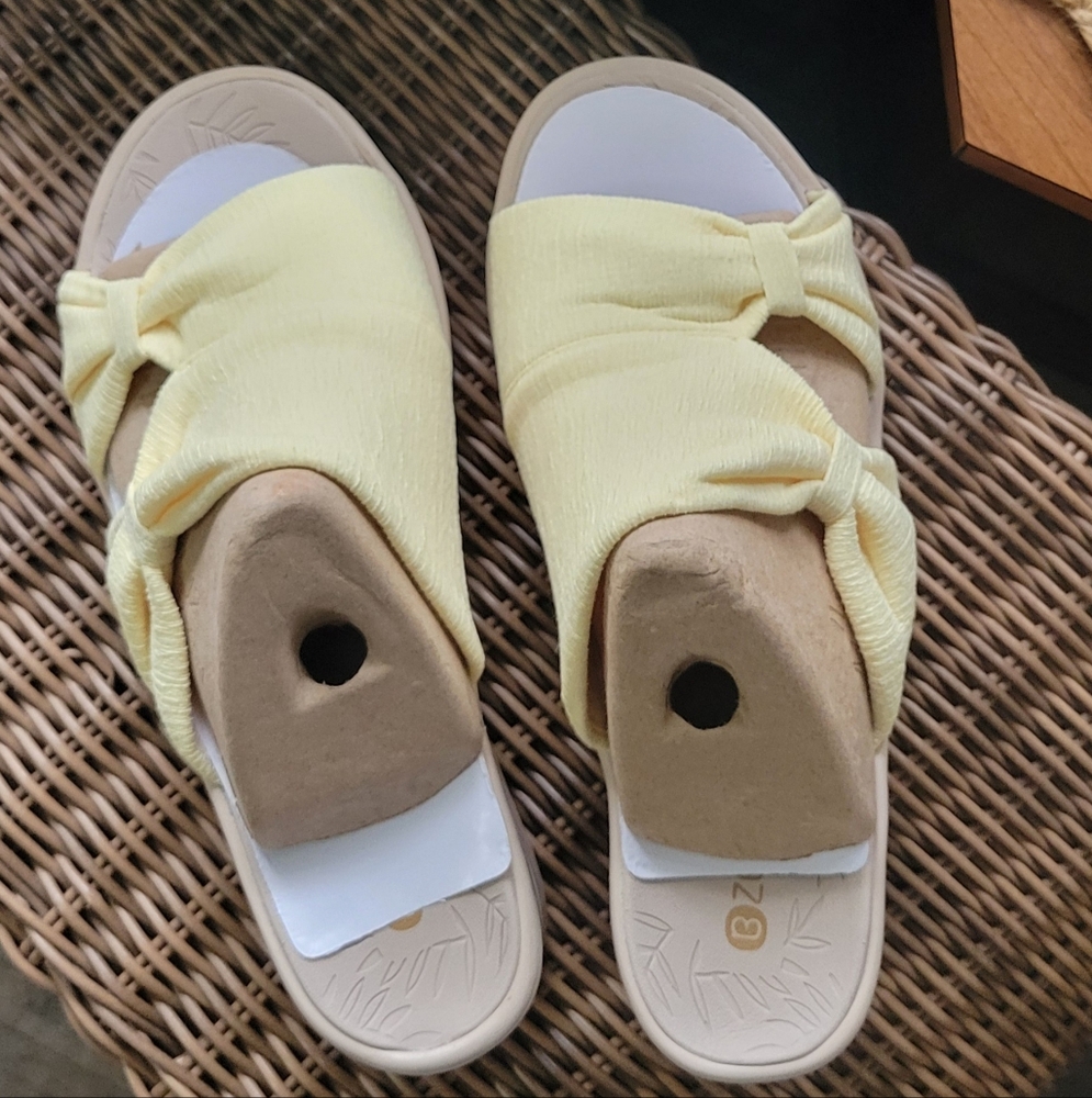 Bzees Smile More Slide, Bow Strap Size 11W In Butter Color